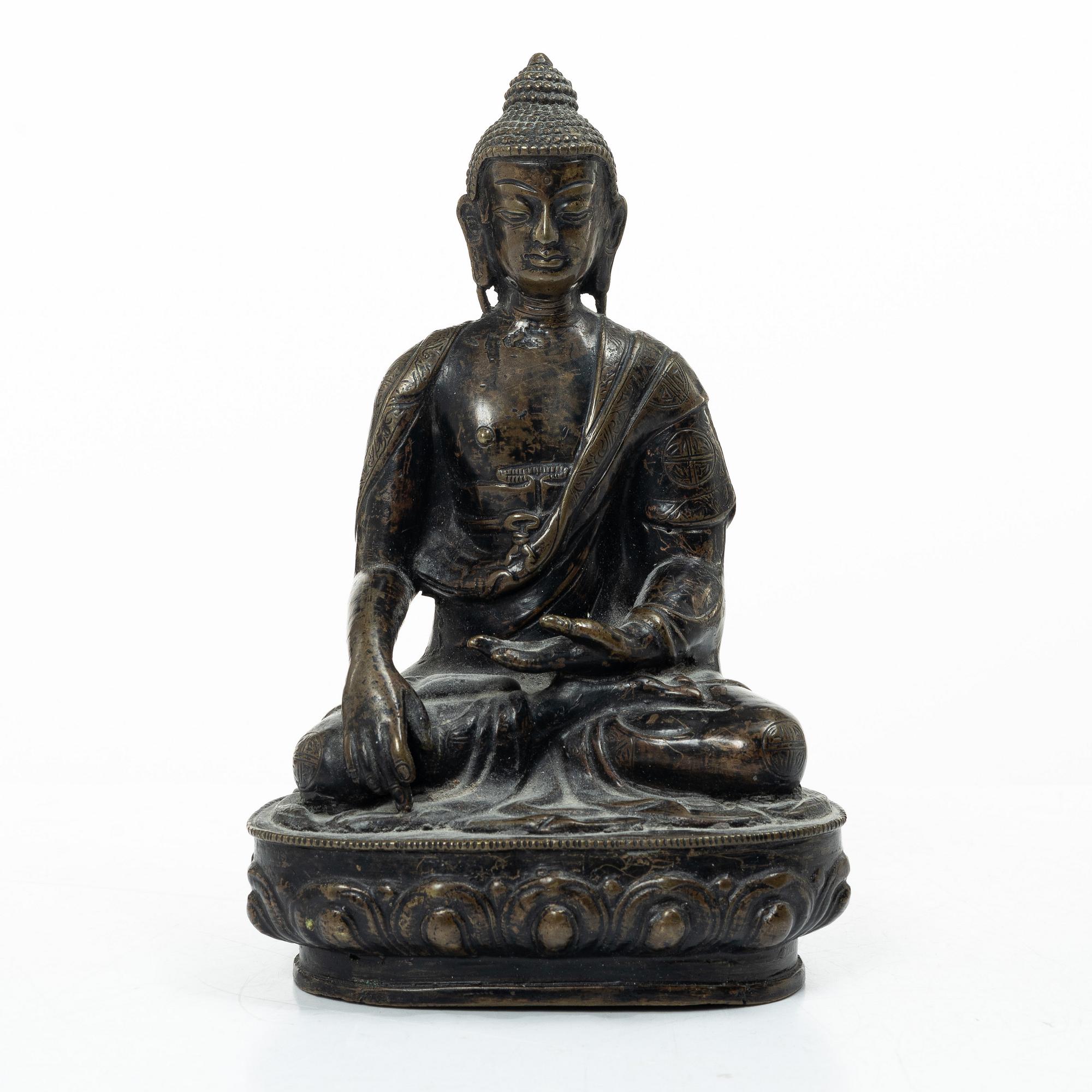 A bronze figure of Buddha, 20th century.