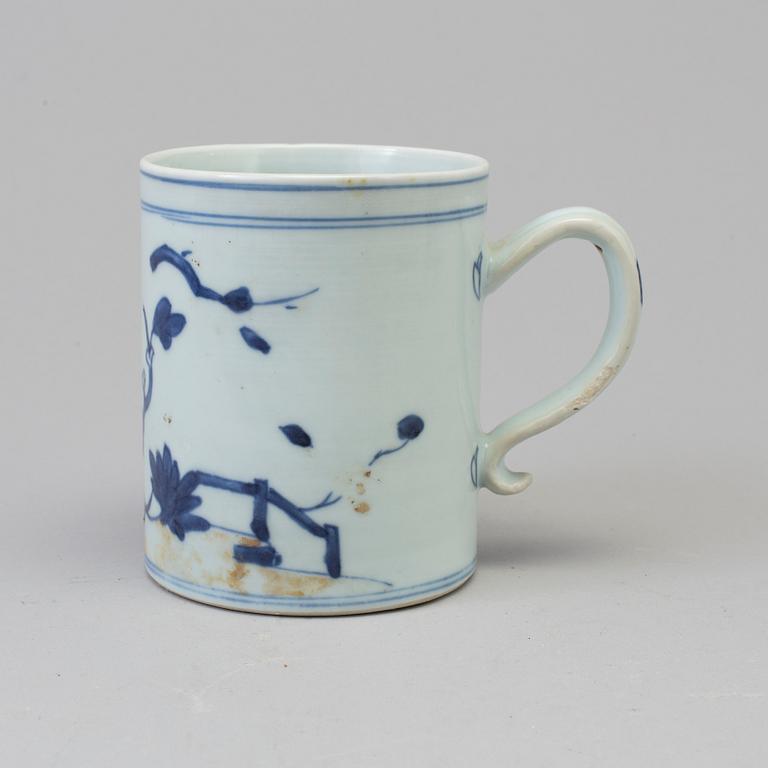 MUGG, porslin. Qing dynastin, Qianlong (1736-95). "Nanking Cargo".