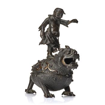 1105. A bronze censer and cover in the shape of  Liu Haichan on the three legged toad, Qing dynasty.