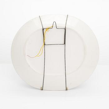 Birger Kaipiainen, a stoneware decorative dish signed Kaipiainen Arabia.