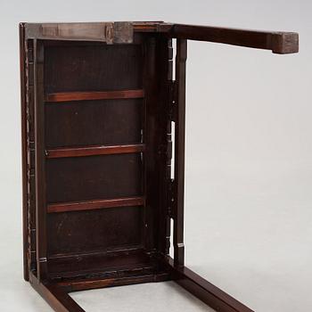 ALTARBORD, hardwood. Troligen sen Qingdynasti.