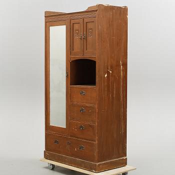 KLÄDSKÅP, jugend, 1900-talets början.