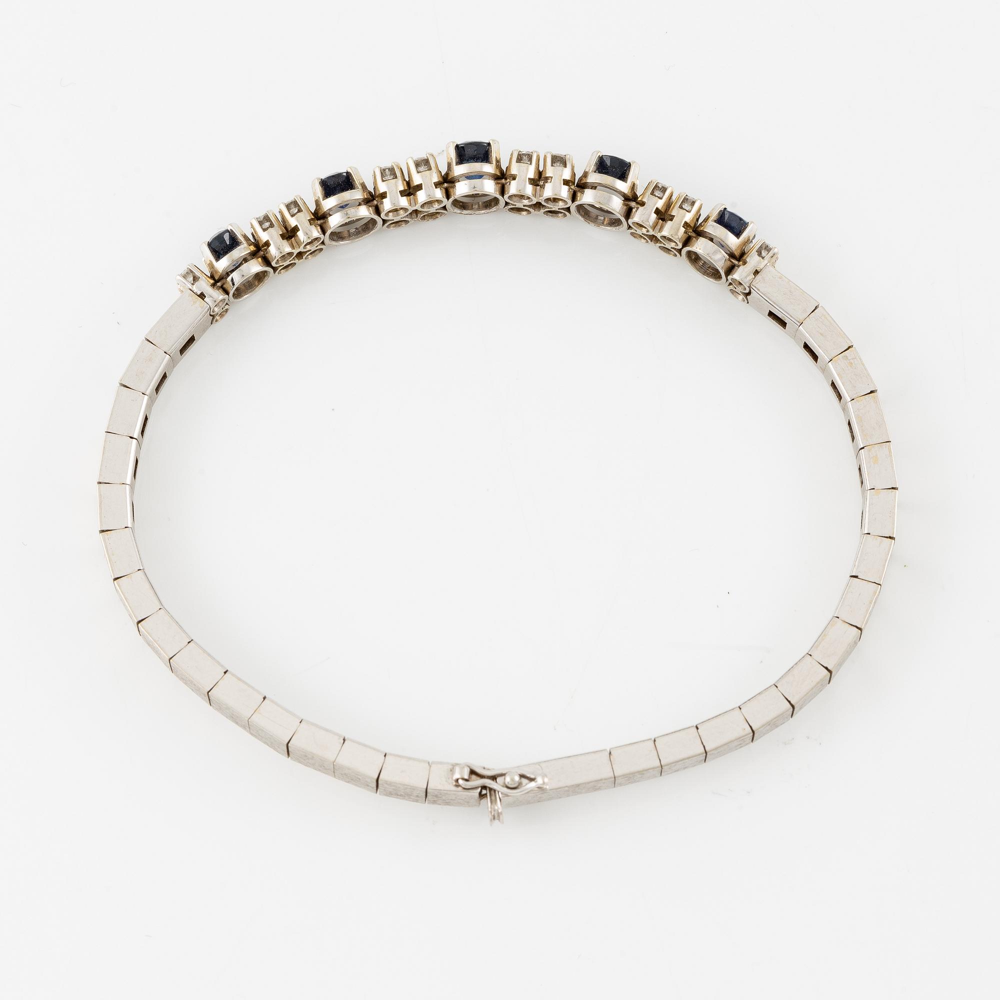 Bracelet, 18K white gold with sapphires and brilliant-cut diamonds.