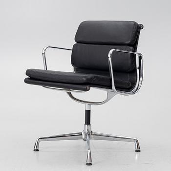 Charles & Ray Eames, Stol, "Soft Pad Alu Chair",  modell EA208, Vitra.