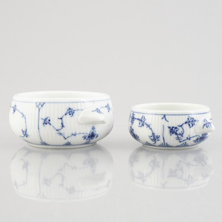 A group of three dishes and two bowls, 'Blue Fluted Plain'/'Musselmalet rifflet', Royal Copenhagen, 1898-1923 and later.