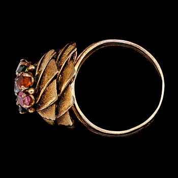 RING, 18 k guld, olika ädelstenar bla ametister. Vikt ca 6,3 g.