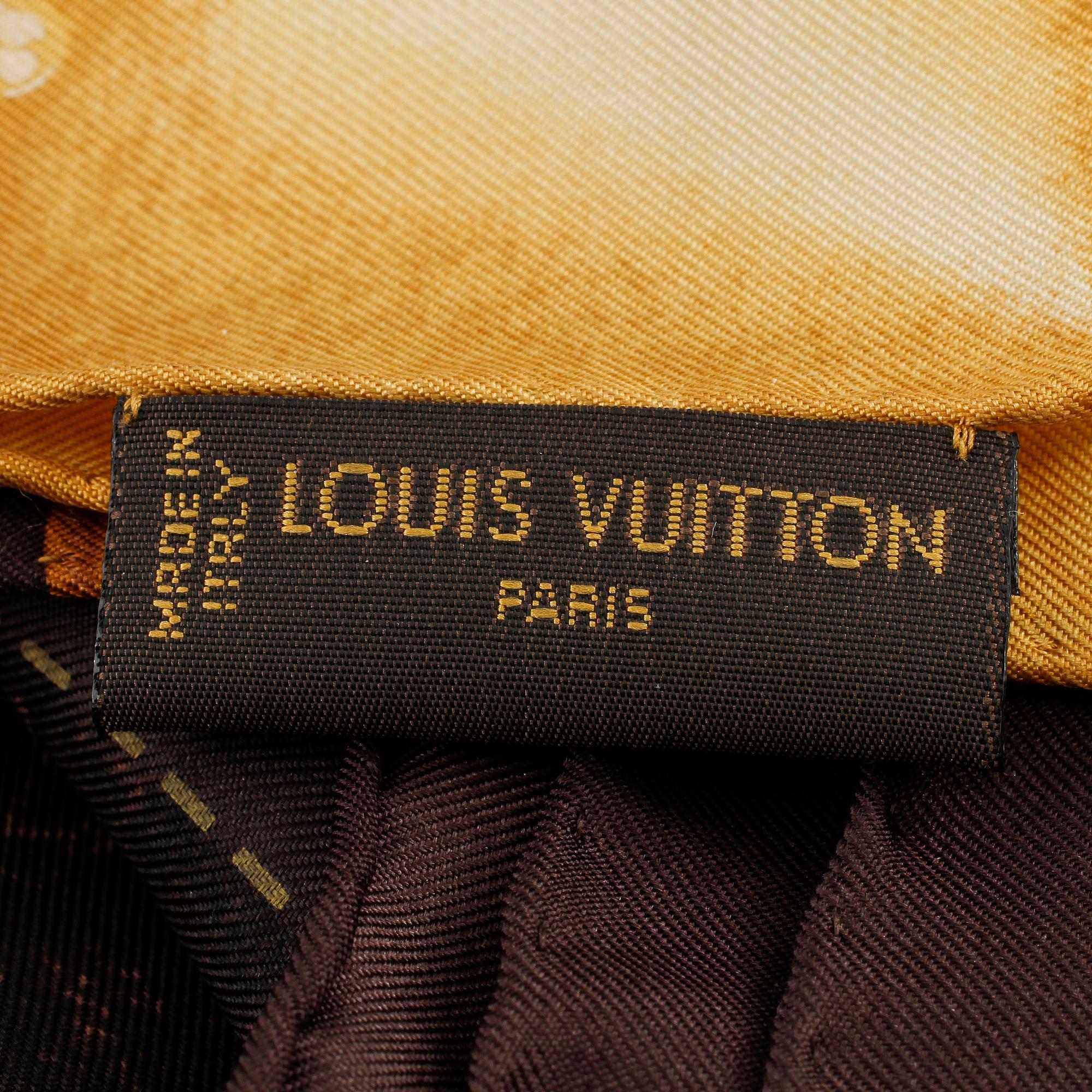 SCARF, Louis Vuitton.