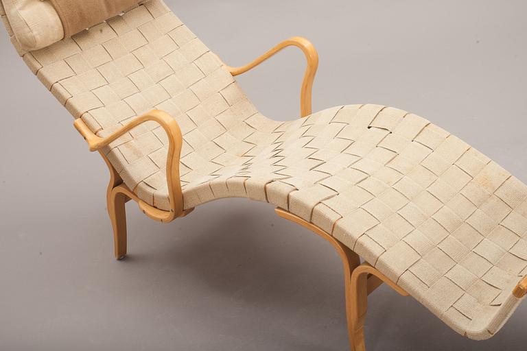 LIGGFÅTÖLJ, "Pernilla", brännmärkt Bruno Mathsson, för Dux.