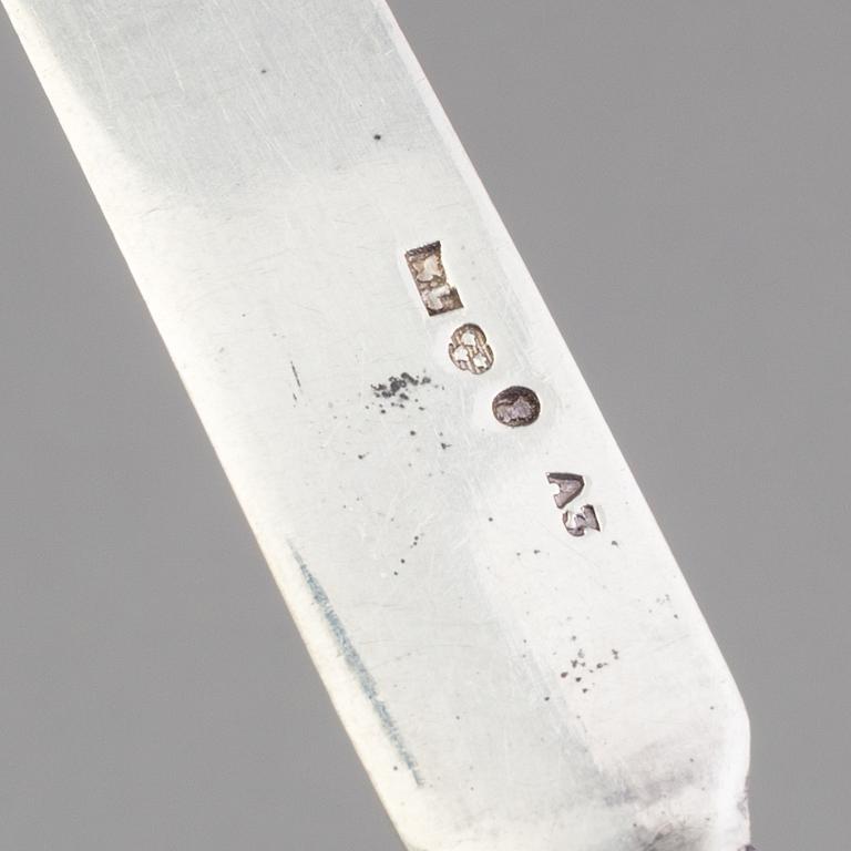 A set of 10 silver fruit knives, Stockholm, 1807 and a mixed lot of  silver fruit forks. Weight 600 g.