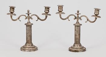 LJUSSTAKAR, ett par, nysilver, Louis XVI-stil, 1900-talets första hälft.