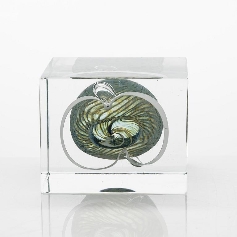 Oiva Toikka, årskub, signerad Oiva Toikka, Nuutajärvi 1988, numrerad 152/2000.