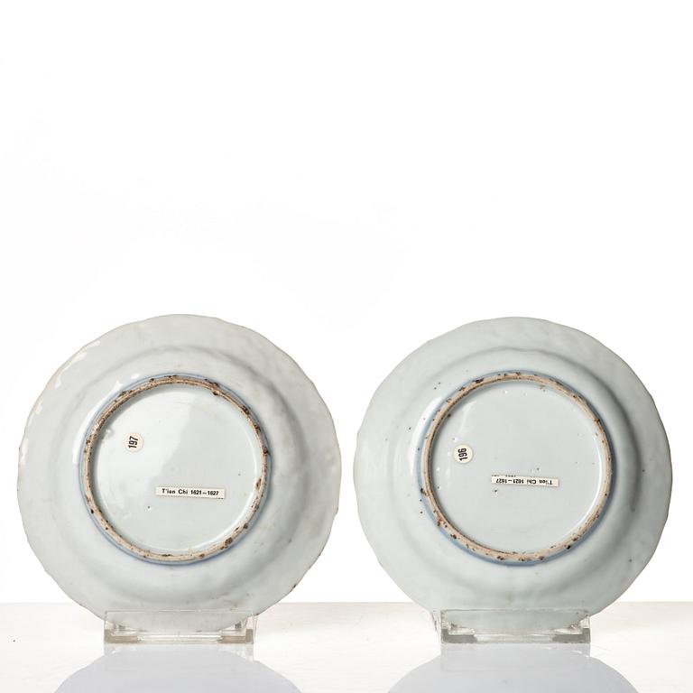 A pair of blue and white dishes, Ming dynasty, Wanli (1572-1620).