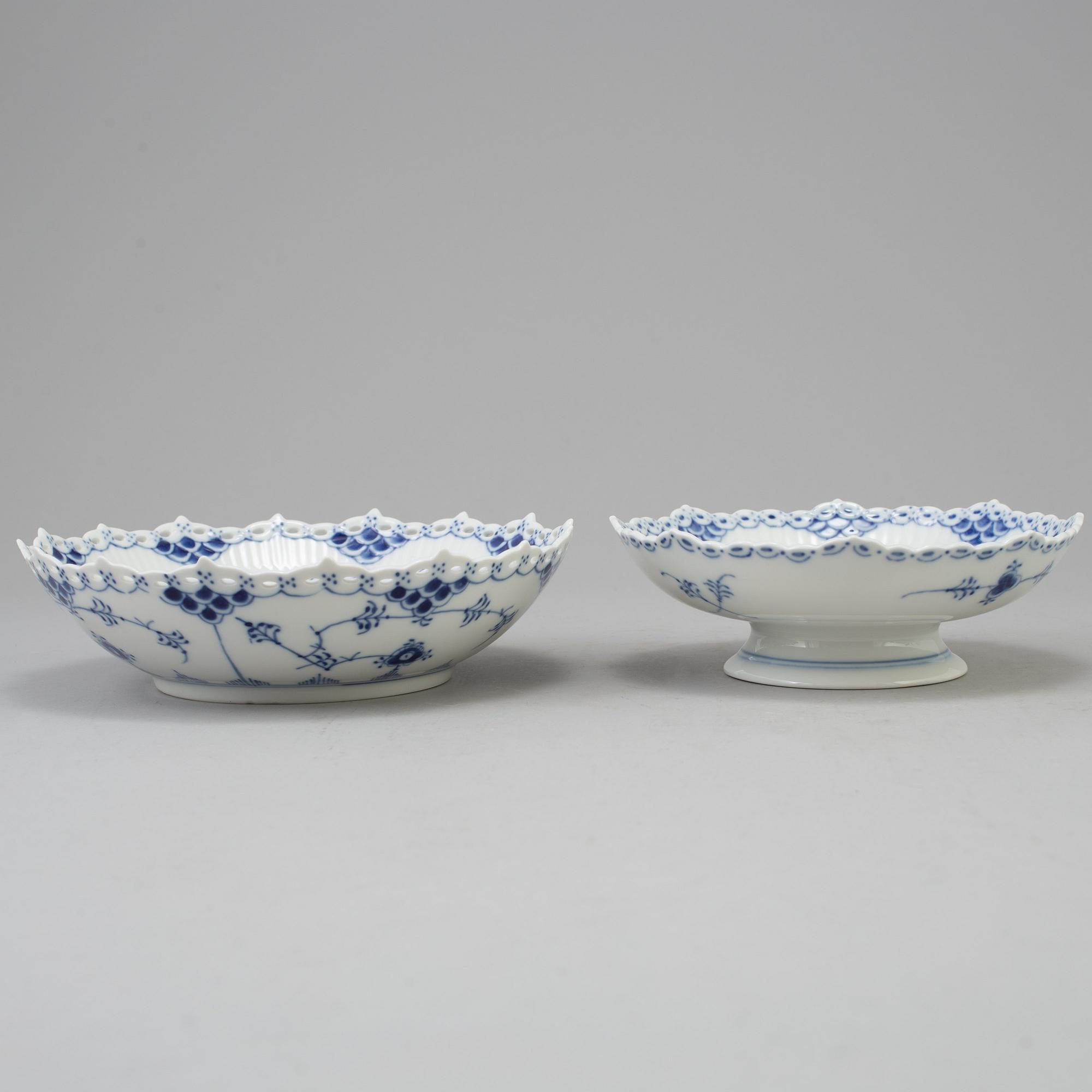 SERVIS, 44 delar, porslin, "Musselmalet", Royal Copenhagen, Danmark.