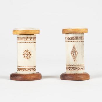 A pair of shakers.