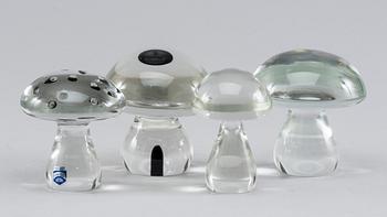 A SET OF FOUR ANTONIO DA ROS GLASS MUSCHROOMS FOR CENEDESE, later part of the 20th century.