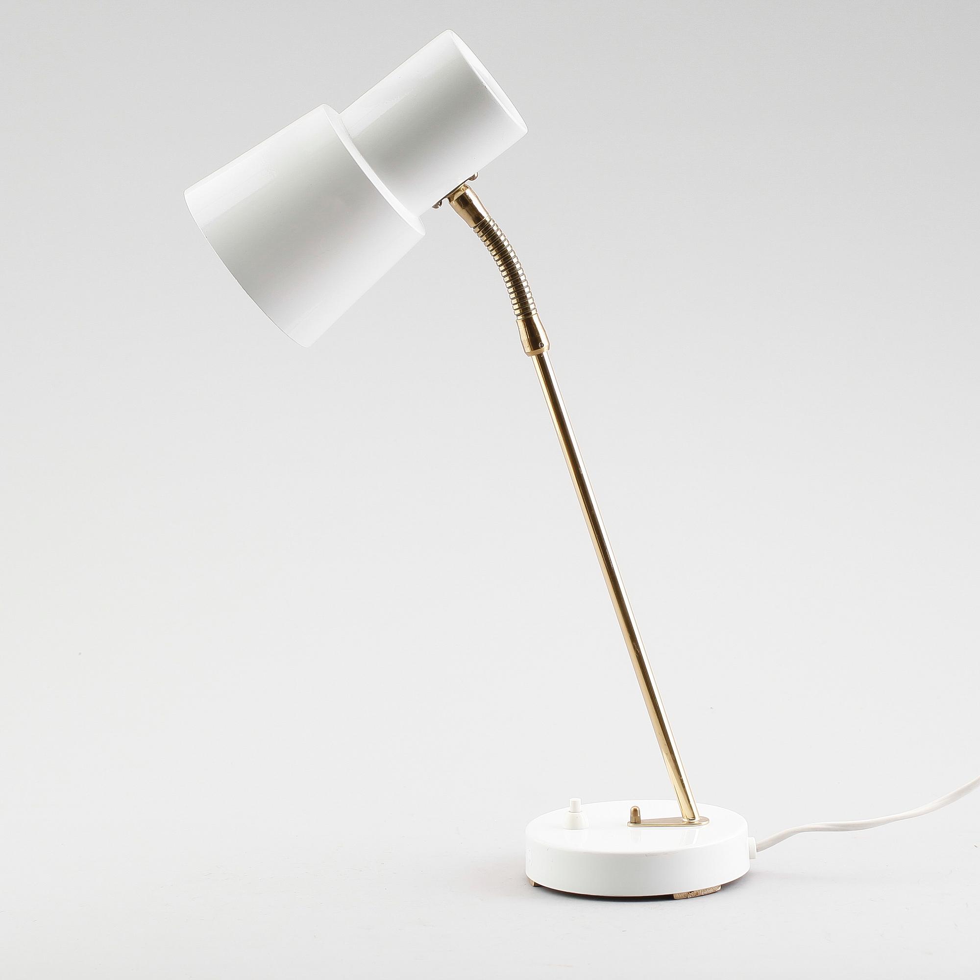 VÄGGLAMPOR, 1 par samt BORDSLAMPA, 1900-talets andra hälft.