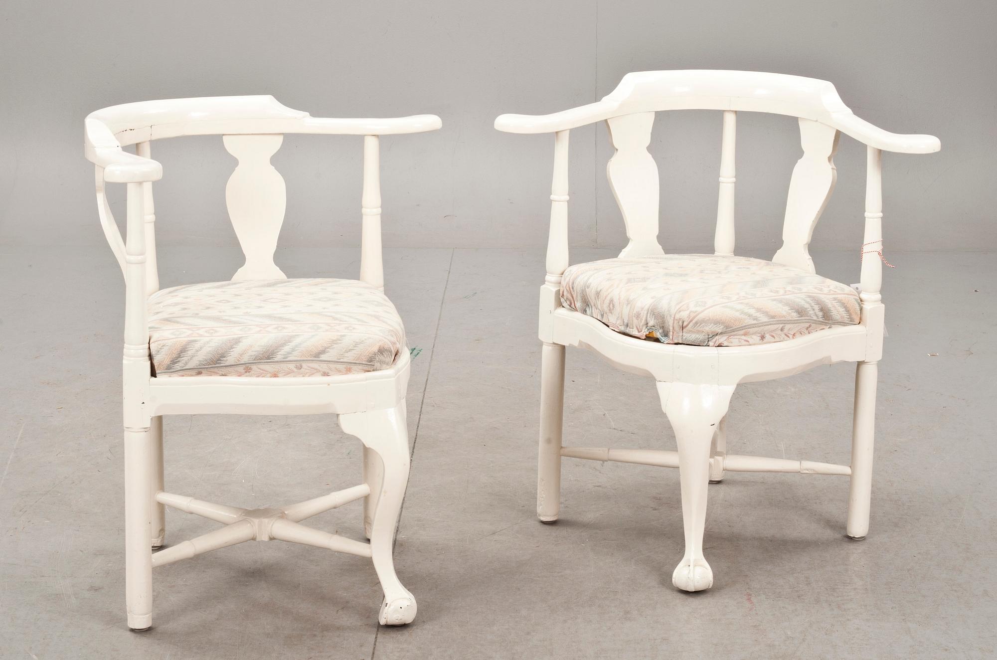 PUDERSTOLAR, ett par. Rokoko, provinsarbete. 1700-tal.