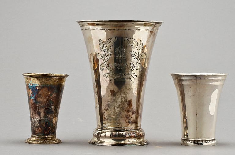 BÄGARE, 3 st, silver, 1900-tal. Tot. v. 460 g.