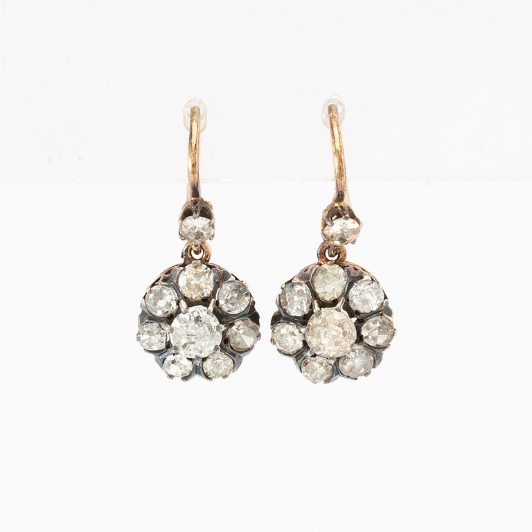 Earrings, a pair of 18K gold and silver set with old-cut diamonds, second half of the 19th century.