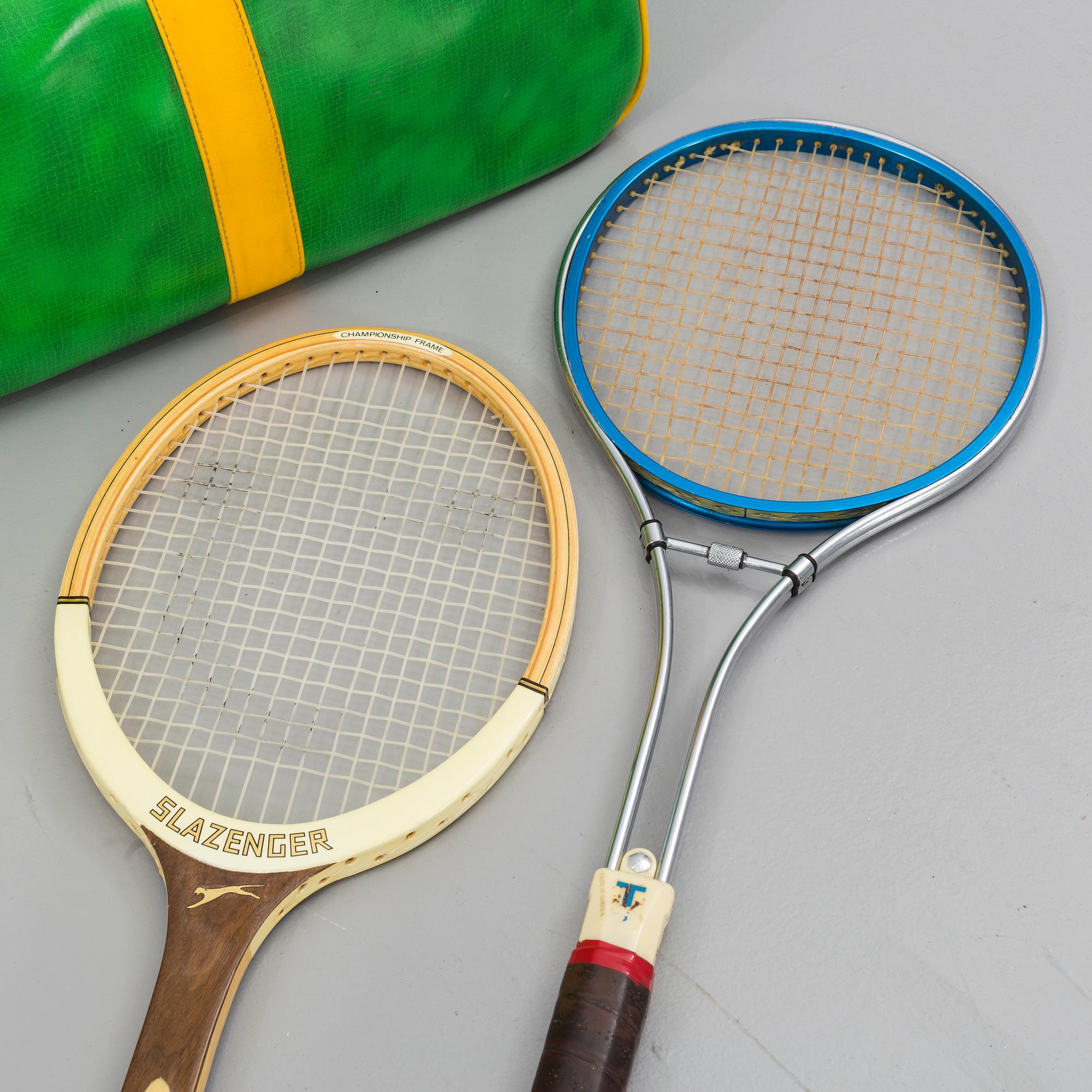 SPORTBAG "BJÖRN BORG PLAYS DONNAY" and two tennis racket, 1970's.
