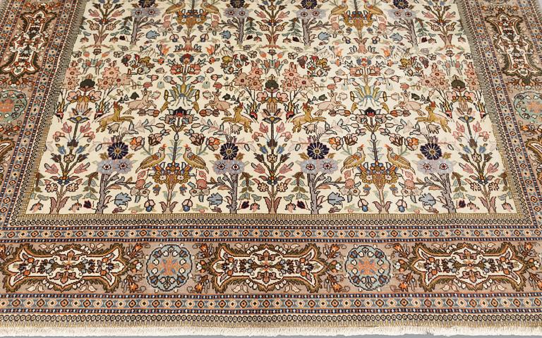 A Täbriz Tabatabai carpet, c.  352 x 240 cm.