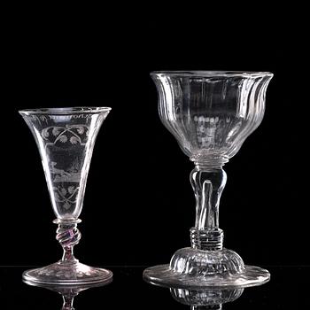 GLAS, två stycken. 1700-tal.