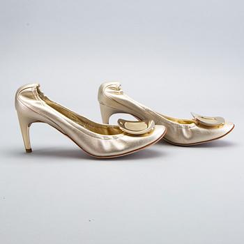 Tods`s och Roger Vivier, skor 2 par 37-37,5 enligt märkning.