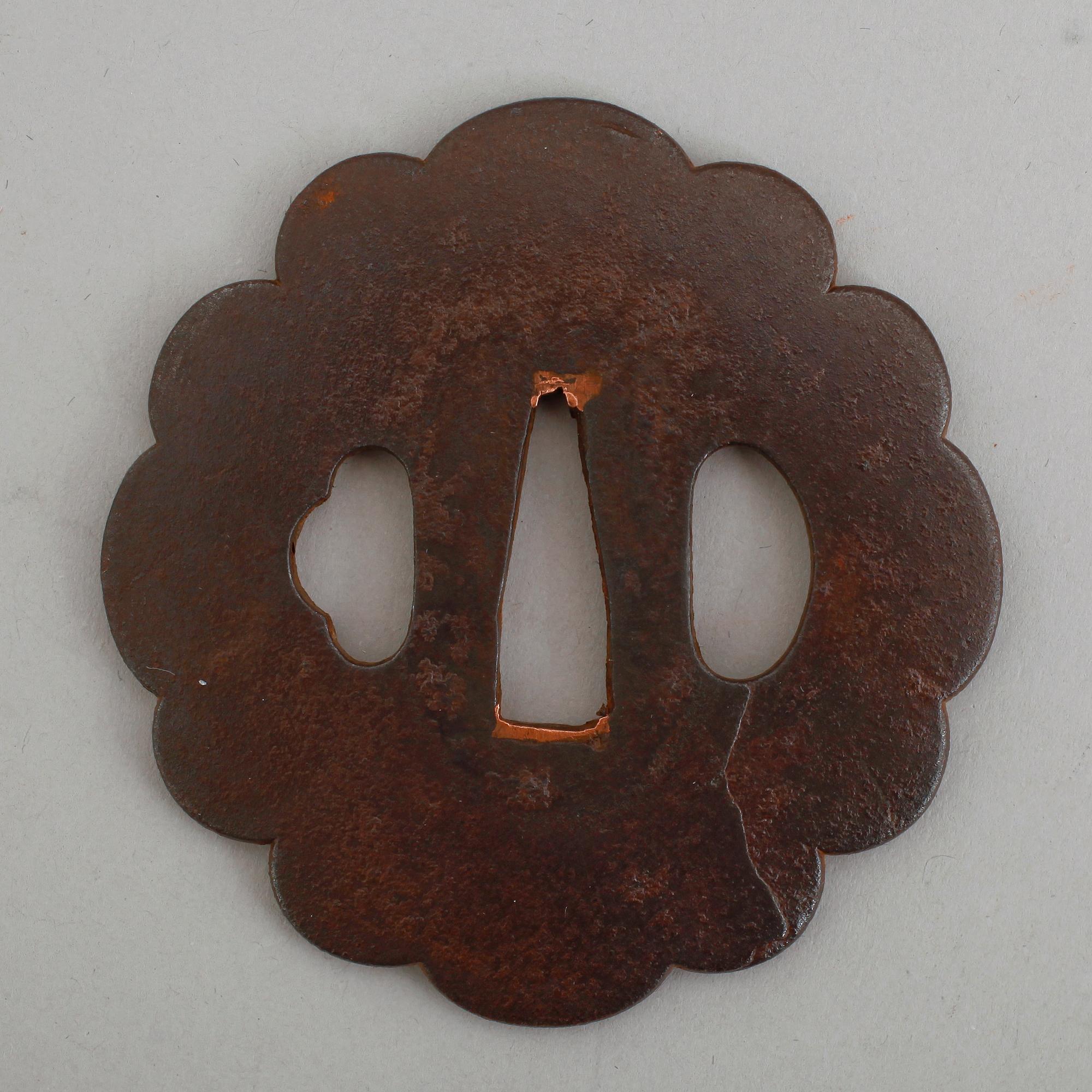 TSUBA, 3 st, järn, Japan, 1600-/1700-tal respektive 1700-/1800-tal.