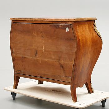 BYRÅ, rokokostil, 1800-talets andra hälft.