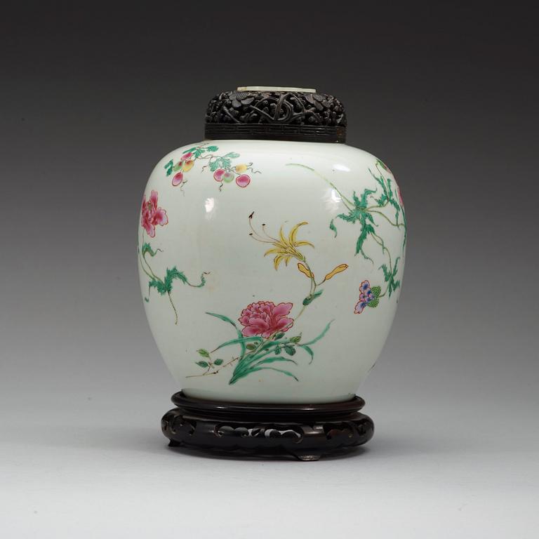 A famille rose jar, Qing dynasty 18th century.