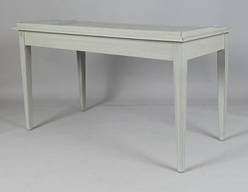 SKRIVBORD, gustaviansk stil, 1900-talets andra hälft.