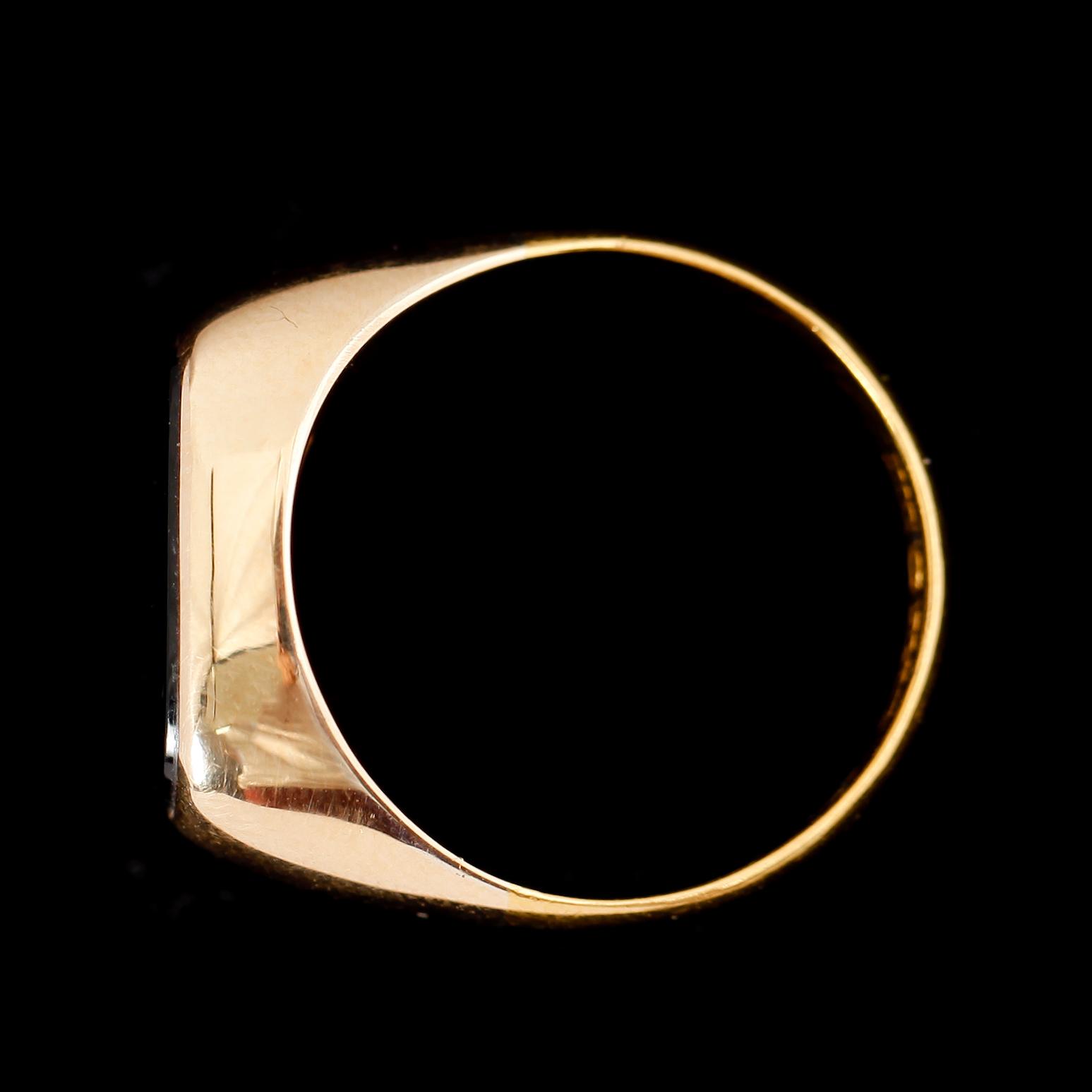 KLACKRING, 23 k, guld, svart onyx, Stockholm, 1919. total vikt ca 5 g.