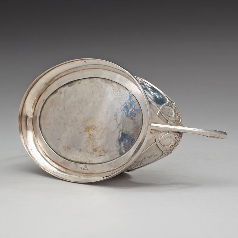 A Russian 20th century parcel-gilt jardiniere, marks of Chlebnikov, Moscow 1908-1917.