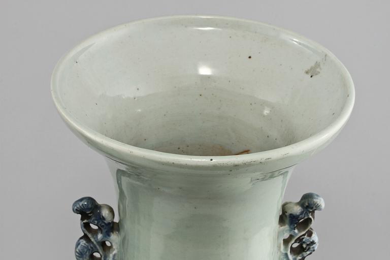 GOLVVASER, 2 st, porslin, Kina, 1800-tal.