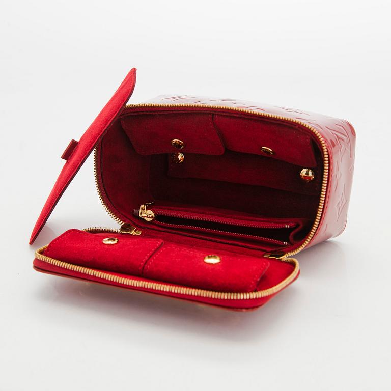 Louis Vuitton, korurasia.