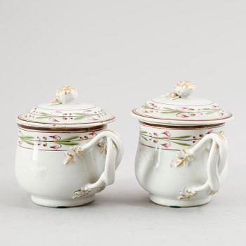 CREMEKOPPAR, 1 par, porslin, Kina, Qianlong 1736-1795.