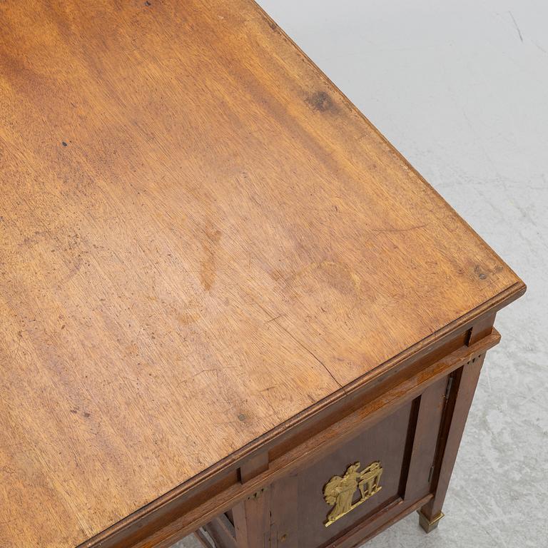 Skrivbord, empirestil, tidigt 1900-tal.