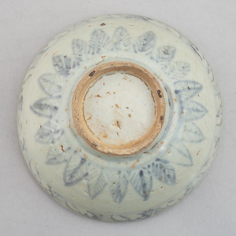 Five pieces of Chinese porcelain, Ming and Qing dynasty, 17th &18th century.