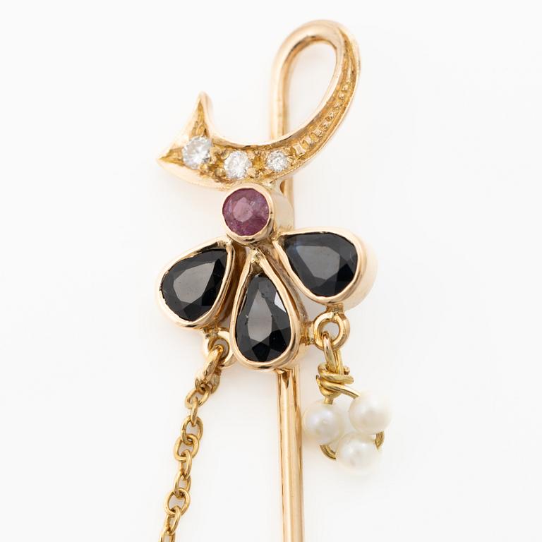 Lapel pin, 18K gold with brilliant-cut diamonds, sapphires, a ruby and pearls.