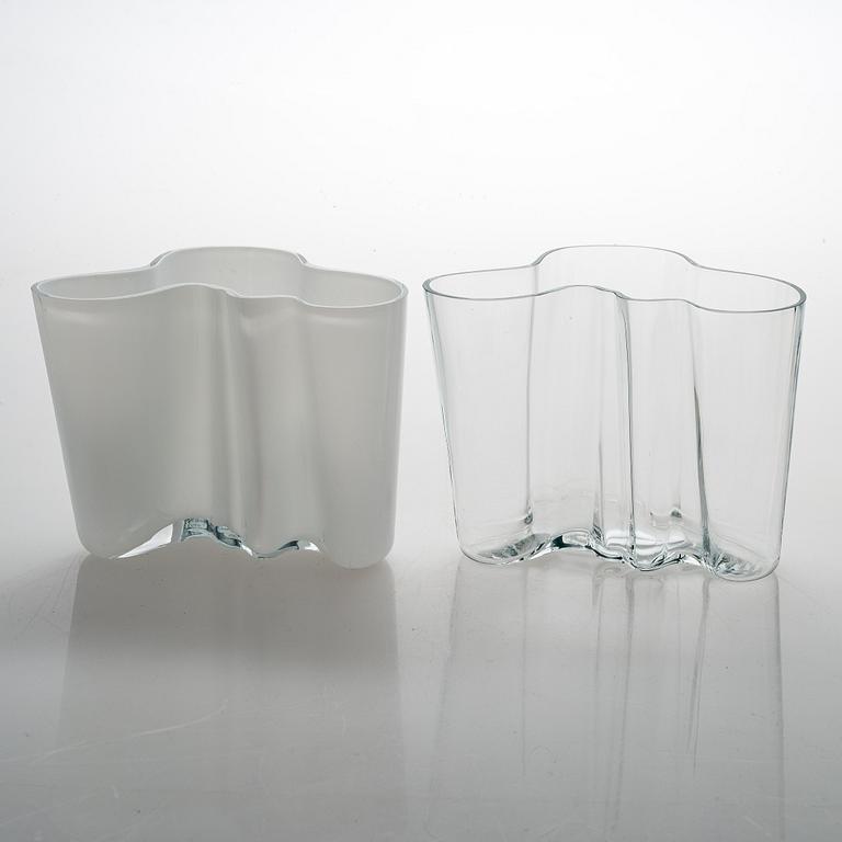 Alvar Aalto, Two glass vases for Iittala, signed Alvar Aalto - 3030.