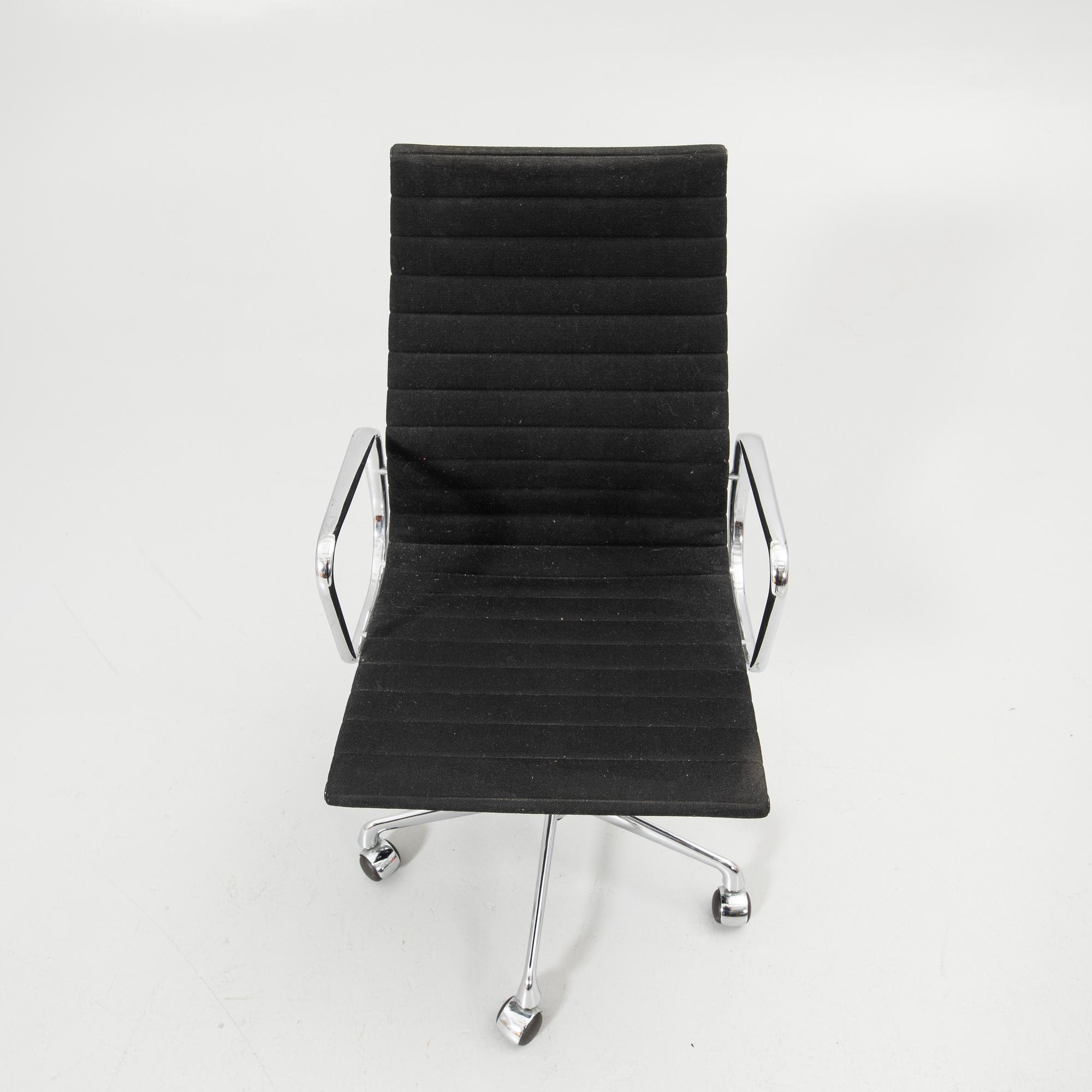 Charles & Ray Eames, Office chair, "EA119", Vitra.