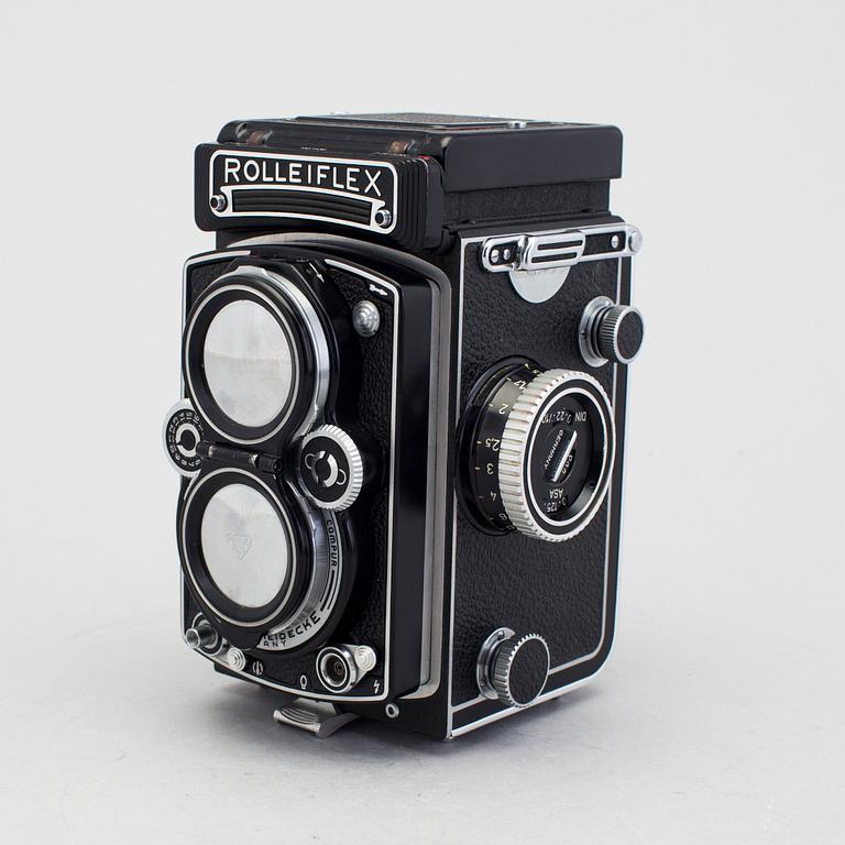 a German Twin-lens reflex camera, Rolleiflex 3.5 with Xenotar Lens by Franke & Heidecke,1950/60s.