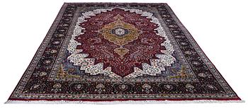 A carpet, Oriental Silk, ca 337 x 241 cm.