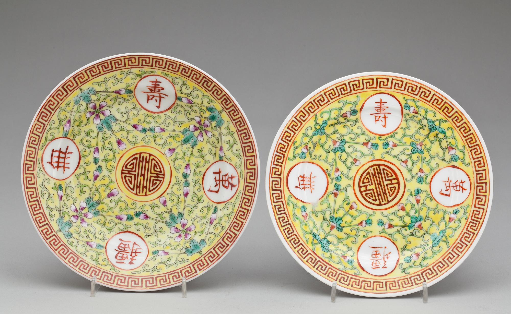 TALLRIK MED FAT, porslin, Kina, sen Qing.