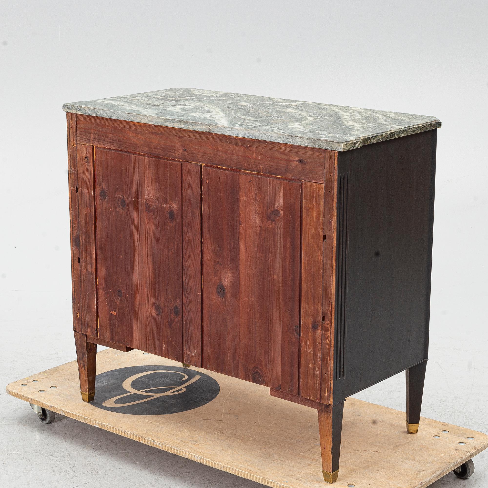Chest of drawers, Gustavian style, 20th century.