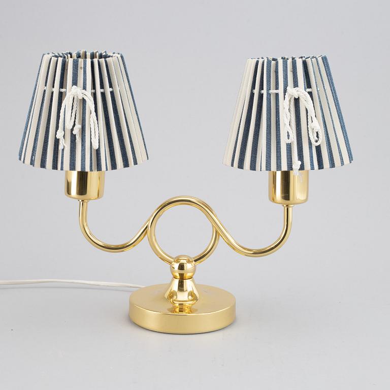 JOSEF FRANK, bordslampa, modell 2483, Firma Svenskt Tenn.