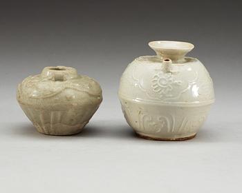 A set of two white glazed small urns, Yuan (1271-1368) and Ming dynasty (1368-1644).