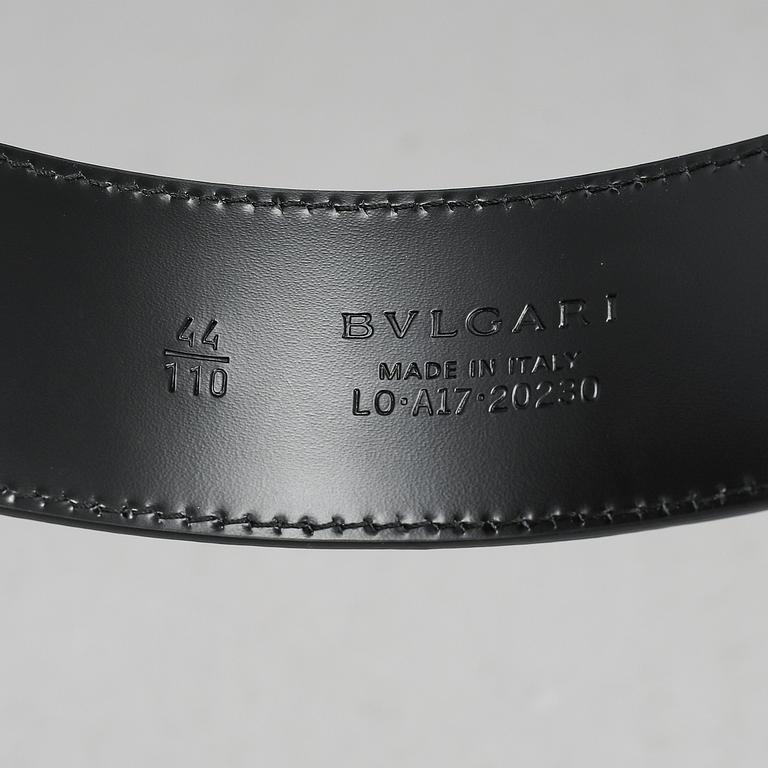 BULGARI, a black leather belt, size 110.