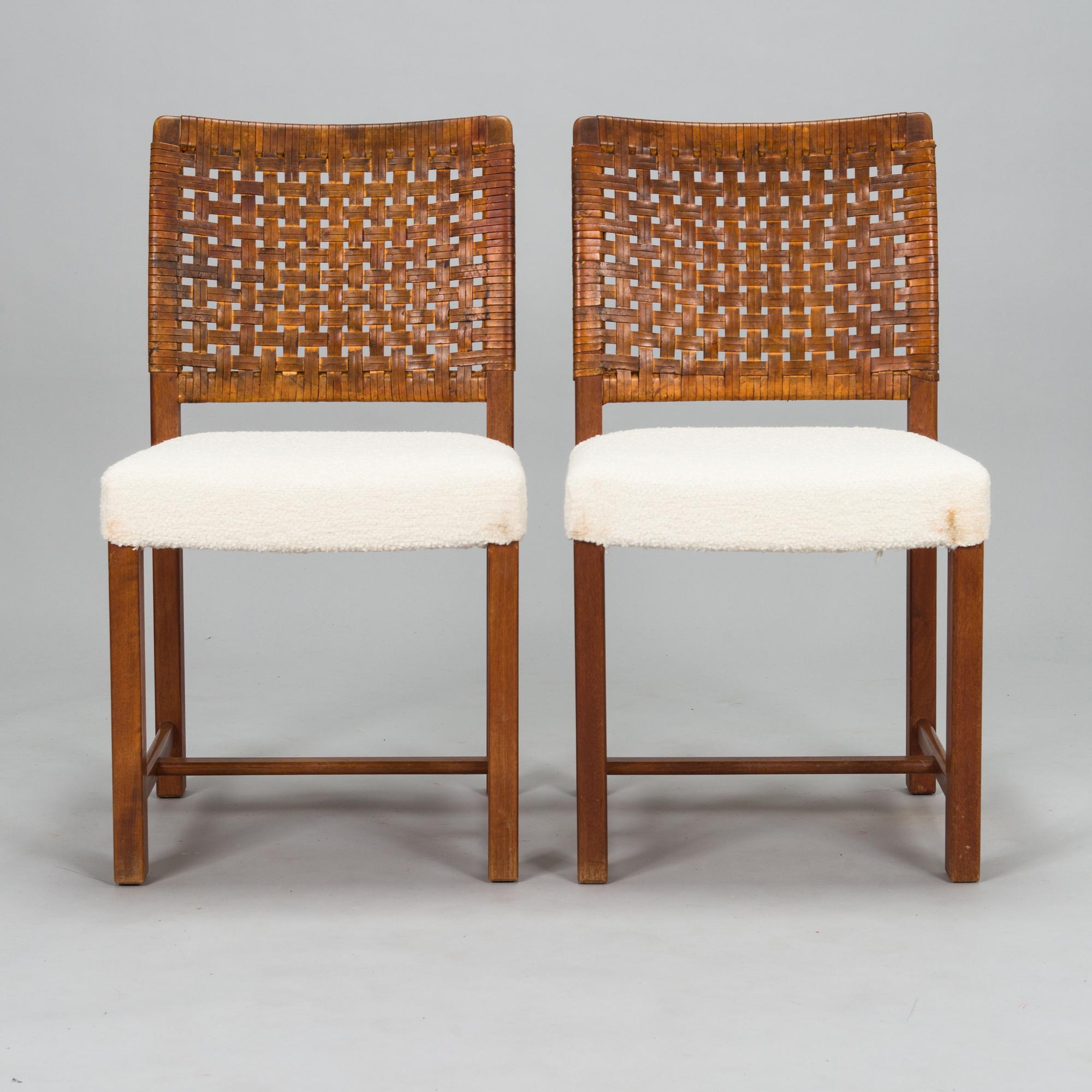 Carl Gustaf Hiort af Ornäs, a mid-20th Century dining table and eight chairs for  för HMN Huonekalu Mikko Nupponen.