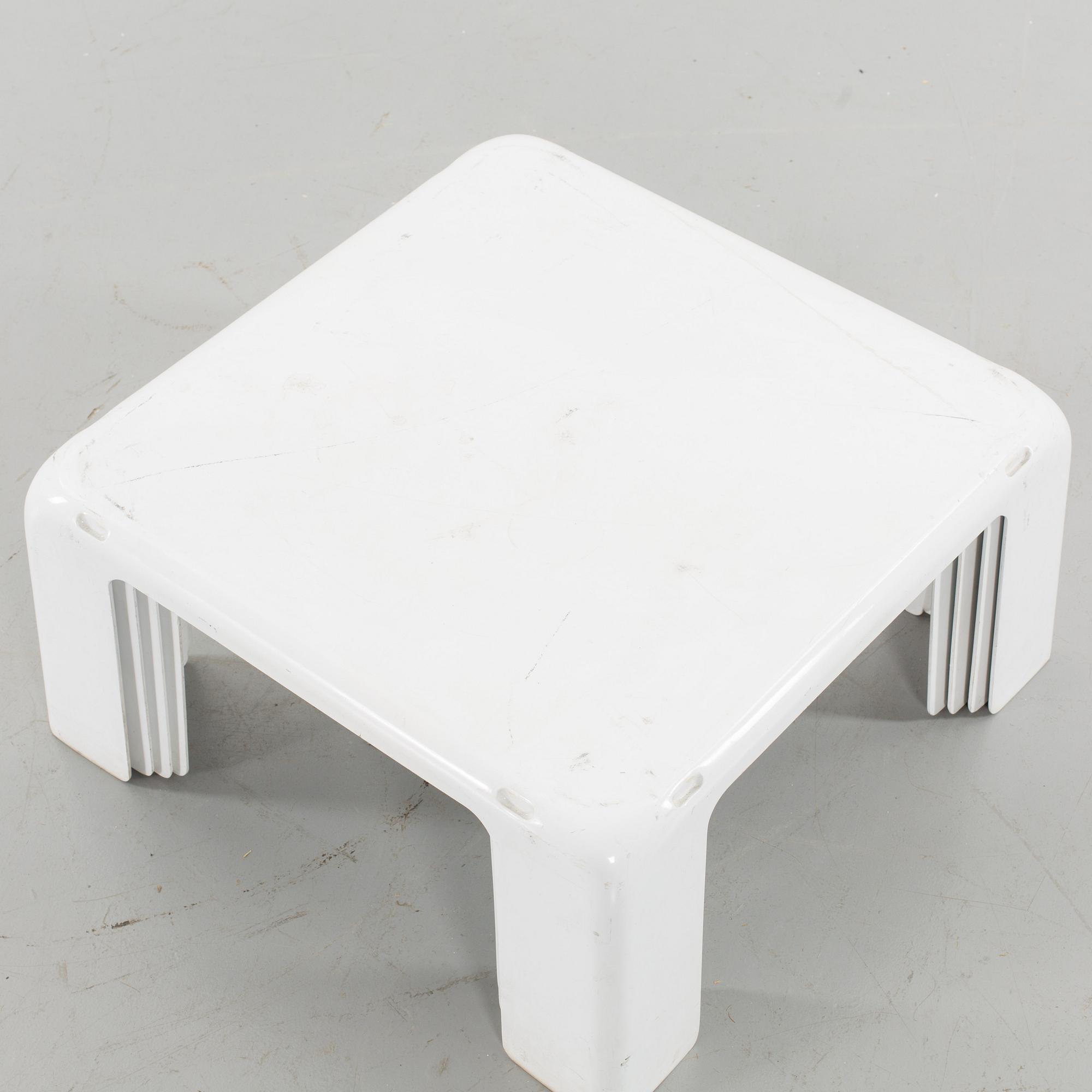 Set of 4 Gatti nesting tablesby Mario Bellini for C & B Italia. 1960's.